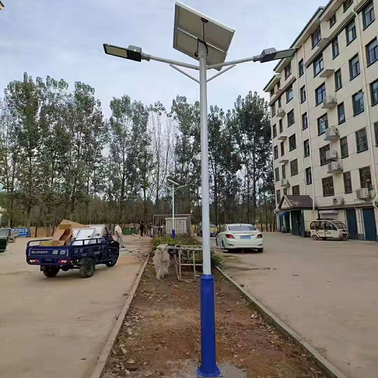 变径杆太阳能路灯（双灯头平衡臂）